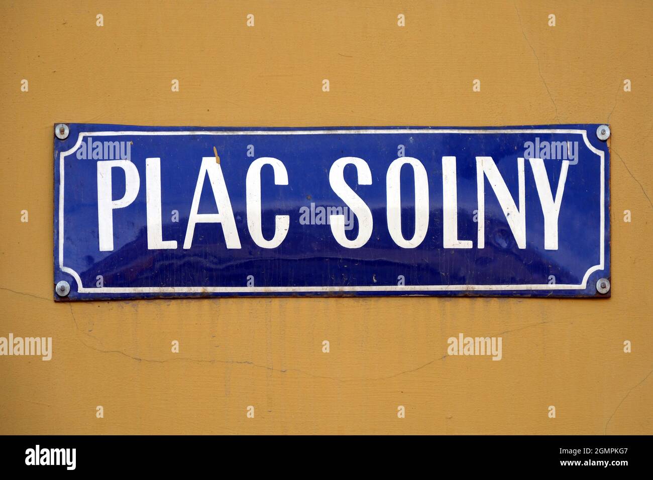 Cartello stradale di Piazza del mercato del sale nel centro storico di Breslavia in Polonia - Plac Solny. Foto Stock