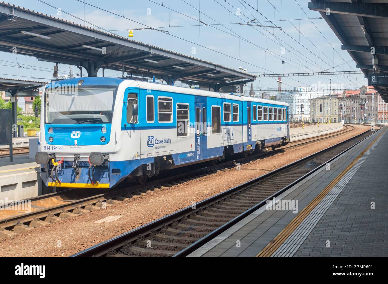 Cesky Tesin, Repubblica Ceca - 5 giugno 2021: Treno di Ceske Drahy alla stazione ferroviaria di Cesky Tesin (Czeski Cieszyn). Foto Stock