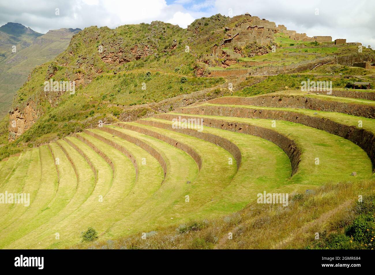 Incredibili terrazze agricole nel Parco Archeologico Pisac, Valle Sacra degli Incas, Cusco regione, Perù Foto Stock