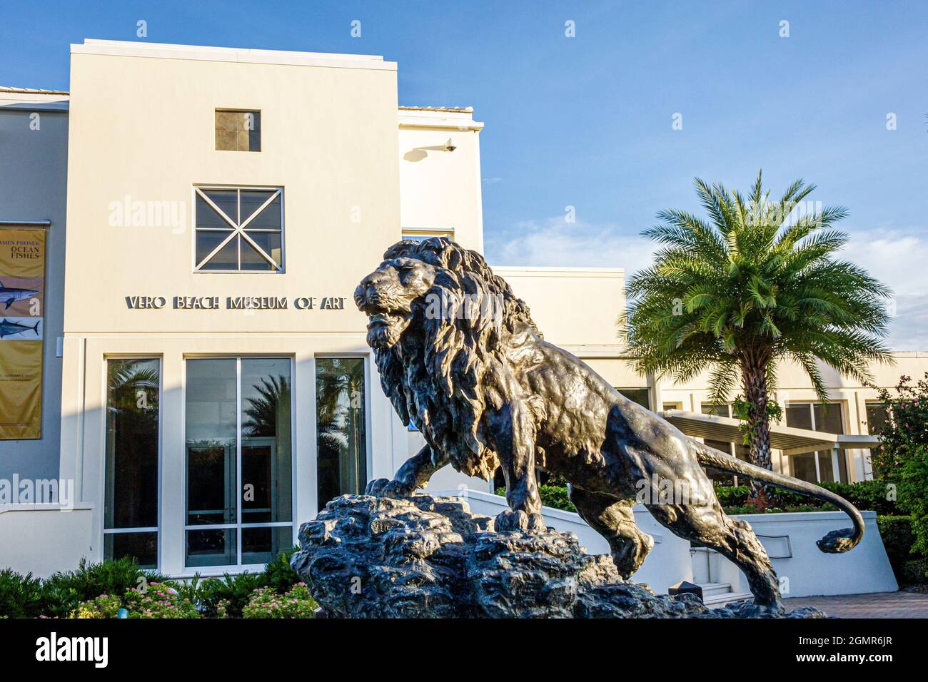 Vero Beach Florida,Museo d'Arte,fronte,statua,artista Takashima Shun-un,Leone,FL150903049 Foto Stock