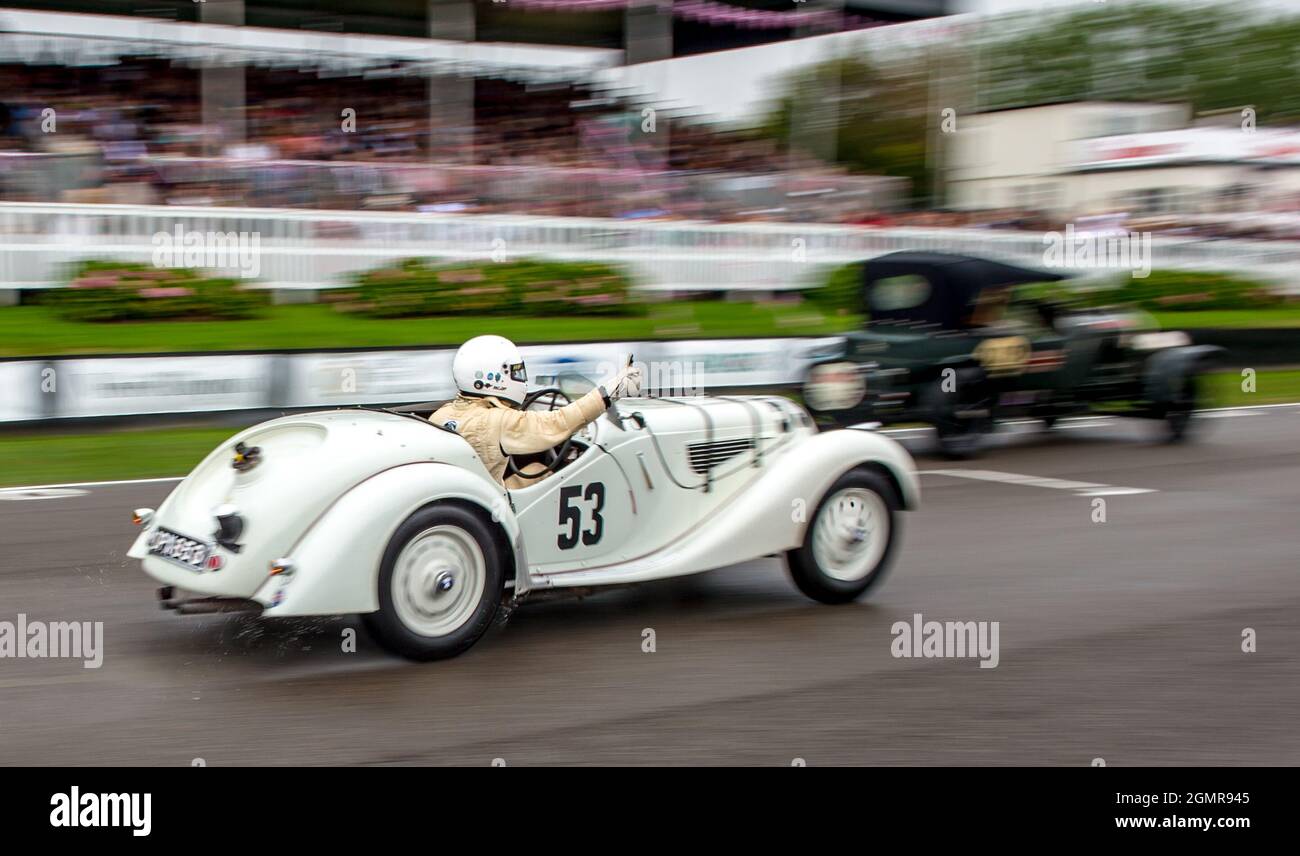Goodwood, Regno Unito. 19 Settembre 2021. No 53 Fraser Nash BMW 328 guidato da Alastair Pugh e John Ure nel Brooklands Trophy al Goodwood Revival Festival al Goodwood Circuit di Sussex, Regno Unito, il 19 settembre 2021. Foto di Phil Hutchinson. Solo per uso editoriale, licenza richiesta per uso commerciale. Nessun utilizzo nelle scommesse, nei giochi o nelle pubblicazioni di un singolo club/campionato/giocatore. Credit: UK Sports Pics Ltd/Alamy Live News Foto Stock