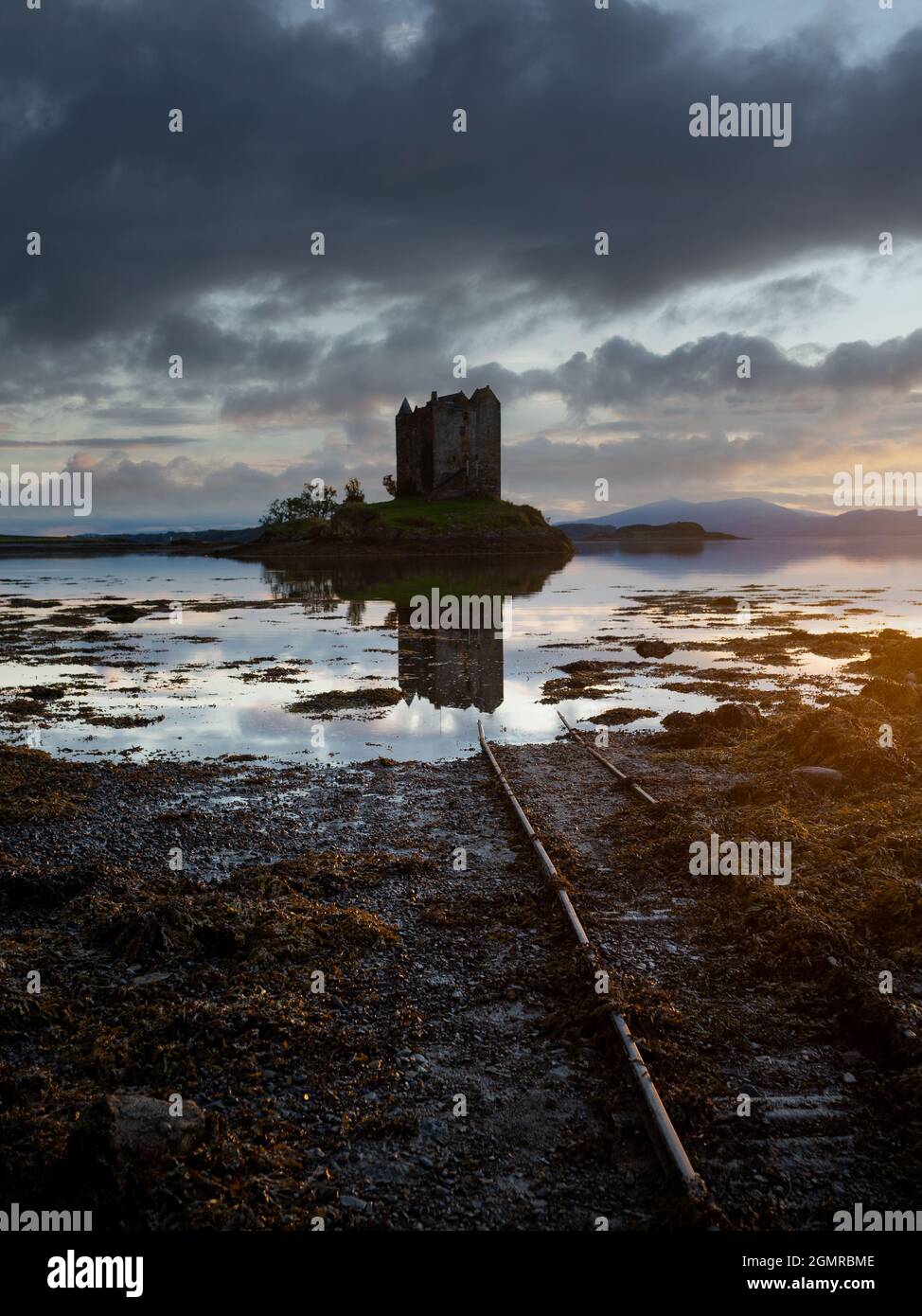 Tramonto a Castle Stalker, Highlands Foto Stock