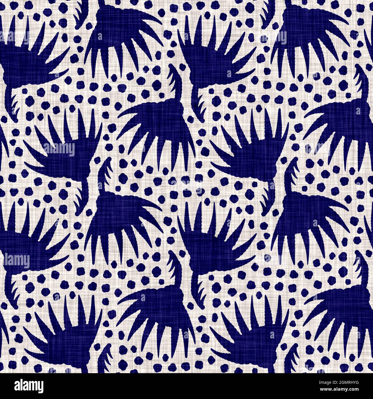 Indigo blu fogliame blocco stampa tinto lino texture sfondo. Ripetizione batik tessuto giapponese senza cuciture. Sfocatura floreale organica stressata Foto Stock