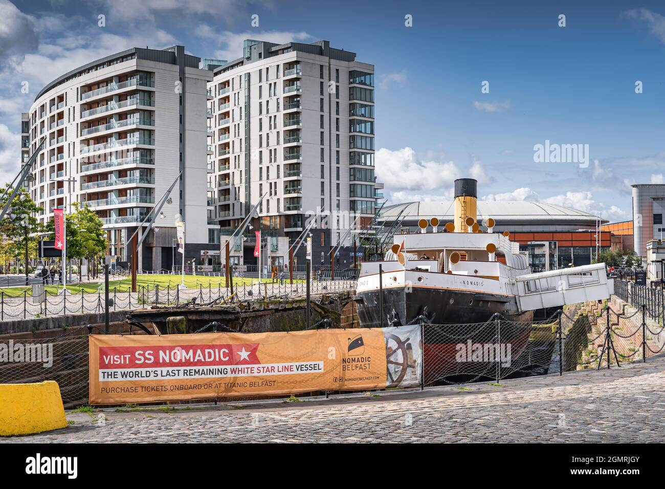 Belfast, UK, ago 2019 Vista frontale sulla SS Nomadic, l'ultima nave White Star Line rimasta al mondo. Vicino al museo del Titanic, Irlanda del Nord Foto Stock