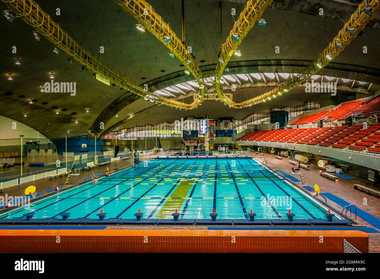 Montreal, Quebec, Canada, luglio 2007 - la magnifica piscina olimpionica interna del sito 1976 giochi olimpici estivi di tutti gli eventi acquatici Foto Stock