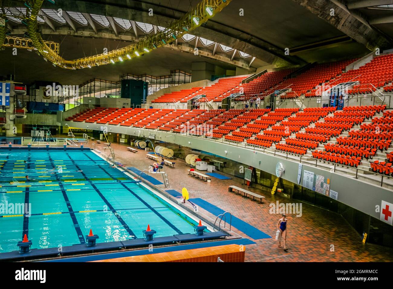 Montreal, Quebec, Canada, luglio 2007 - la magnifica piscina olimpionica interna del sito 1976 giochi olimpici estivi di tutti gli eventi acquatici Foto Stock