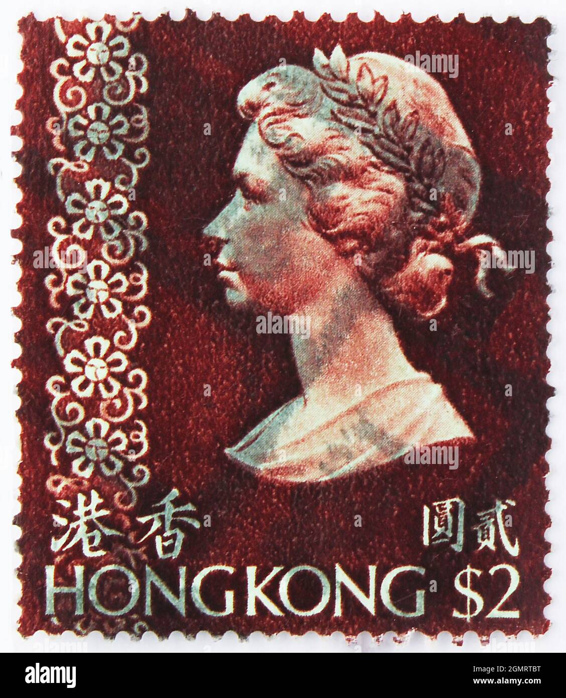 MOSCA, RUSSIA - 6 NOVEMBRE 2019: Francobollo stampato a Hong Kong mostra la Regina Elisabetta II, serie 1962-1972, circa 1976 Foto Stock