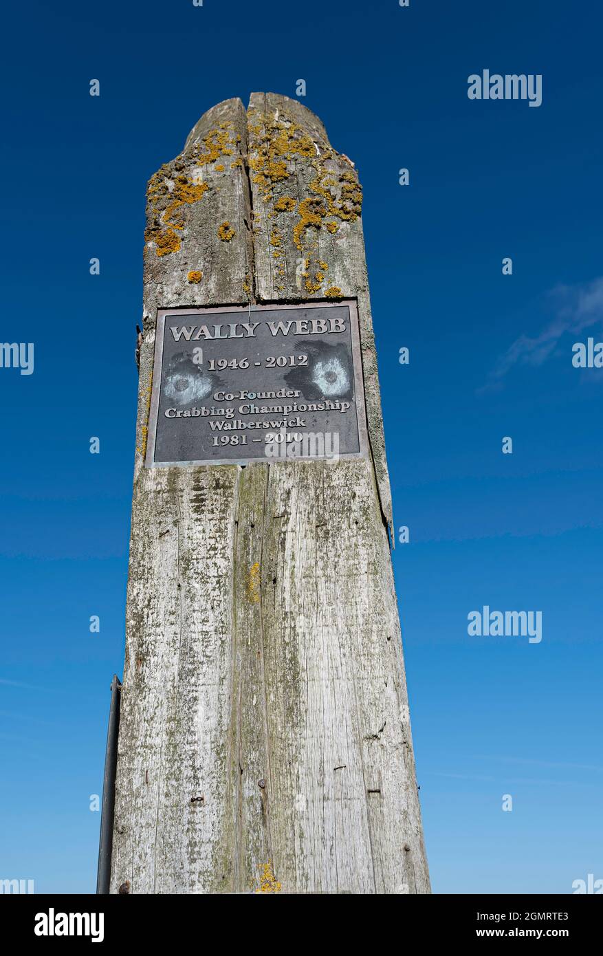 Omaggio a Wally Webb con una targa commemorativa a Walberswick a Suffolk. Foto Stock