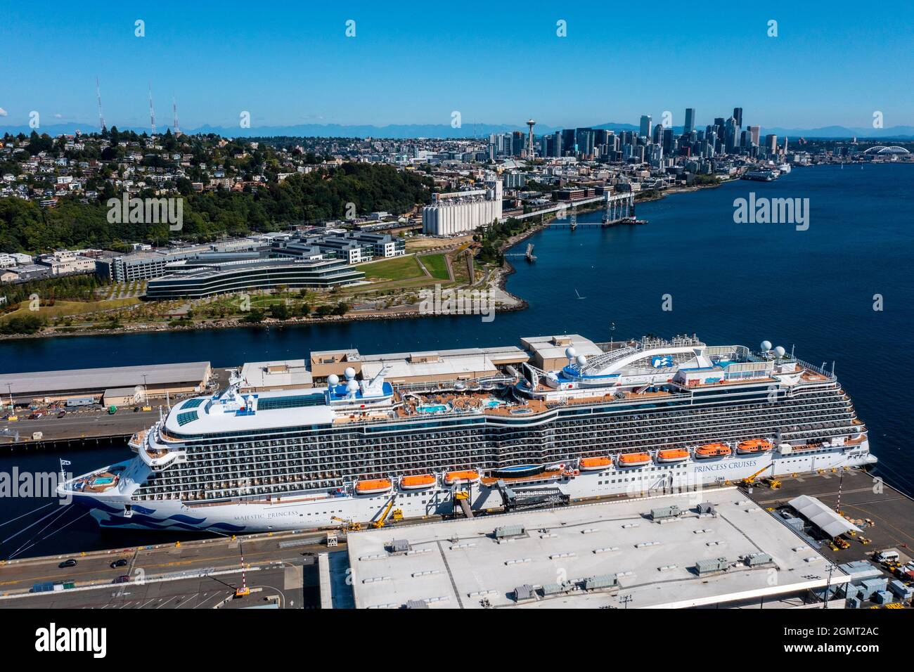Nave da crociera Majestic Princess, Princess Cruises, ormeggiata a Seattle, WA, USA Foto Stock