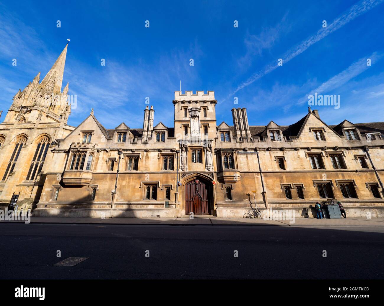 All Souls College fu fondato da Enrico VI d'Inghilterra e da Enrico Chichele (Arcivescovo di Canterbury) nel 1438. Unico per questo college, tutti i suoi membri Foto Stock All Souls College fu fondato da Enrico VI d'Inghilterra e da Enrico Chichele (Arcivescovo di Canterbury) nel 1438. Unico per questo college, tutti i suoi membri Foto Stock