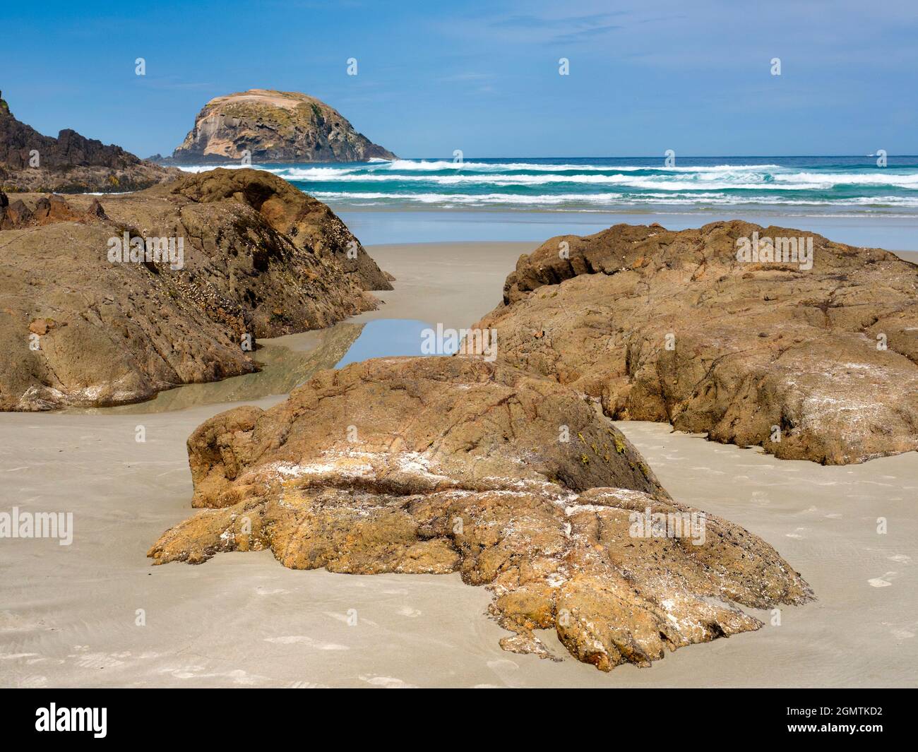 Otago, Nuova Zelanda South Island - 26 Febbraio 2019 Allans Beach è bella, deserta e ha livelli cosmici di surf. Di fronte al Pacifico, il suo più vicino Foto Stock