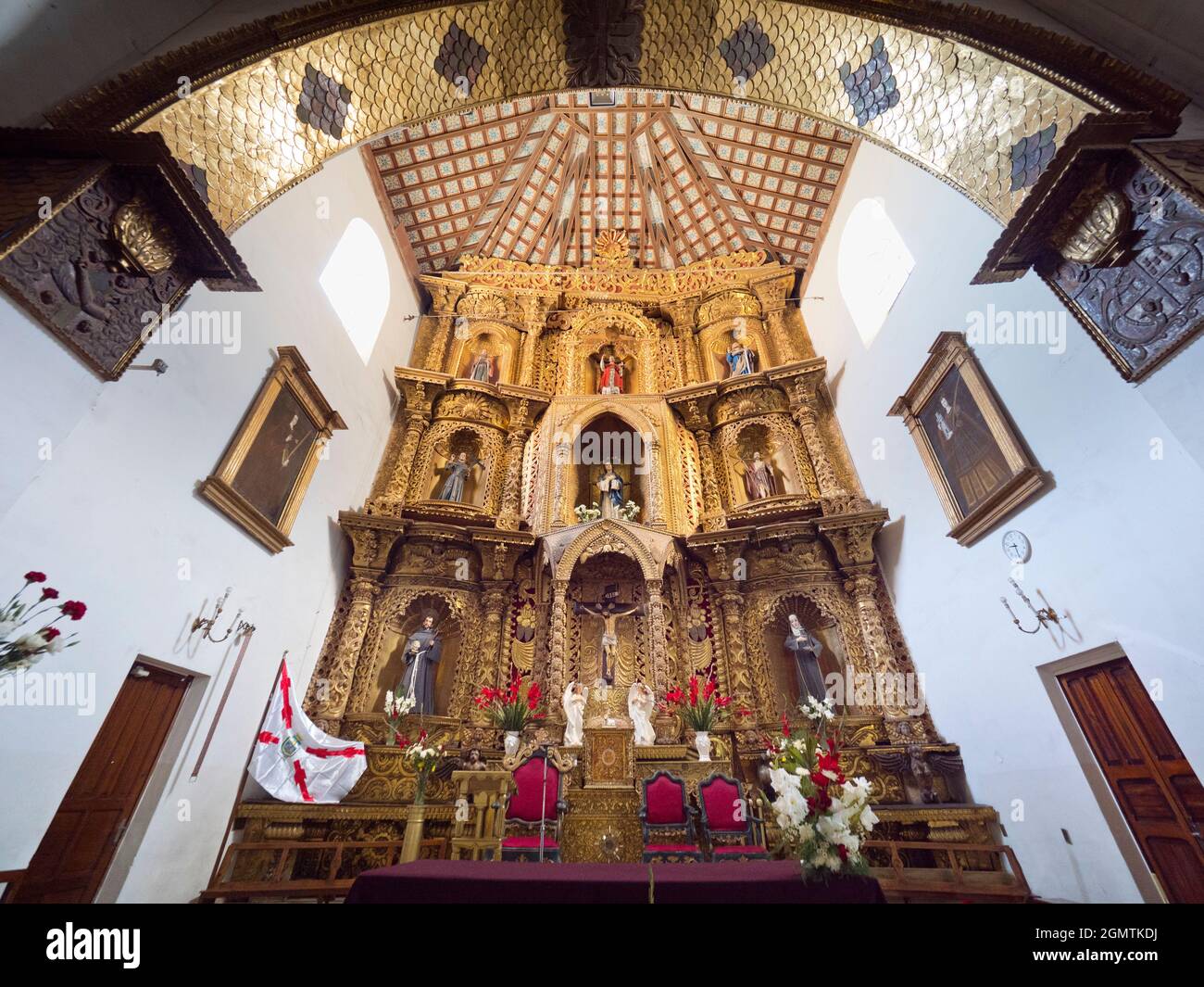 Sucre, Bolivia - 21 maggio 2018 Iglesia Santo Domingo fu costruita dall'Ordine Domenicano e la sua costruzione inizia nel 1545. Il suo altare - mostra qui - Foto Stock
