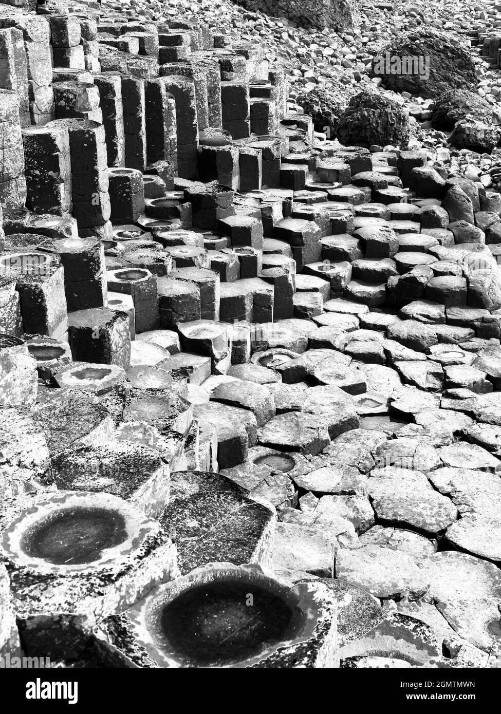 Irlanda del Nord, Regno Unito - 9 giugno 2017 Giants Causeway è una delle grandi meraviglie naturali del Regno Unito. Si trova sulla costa nord di Nort Foto Stock
