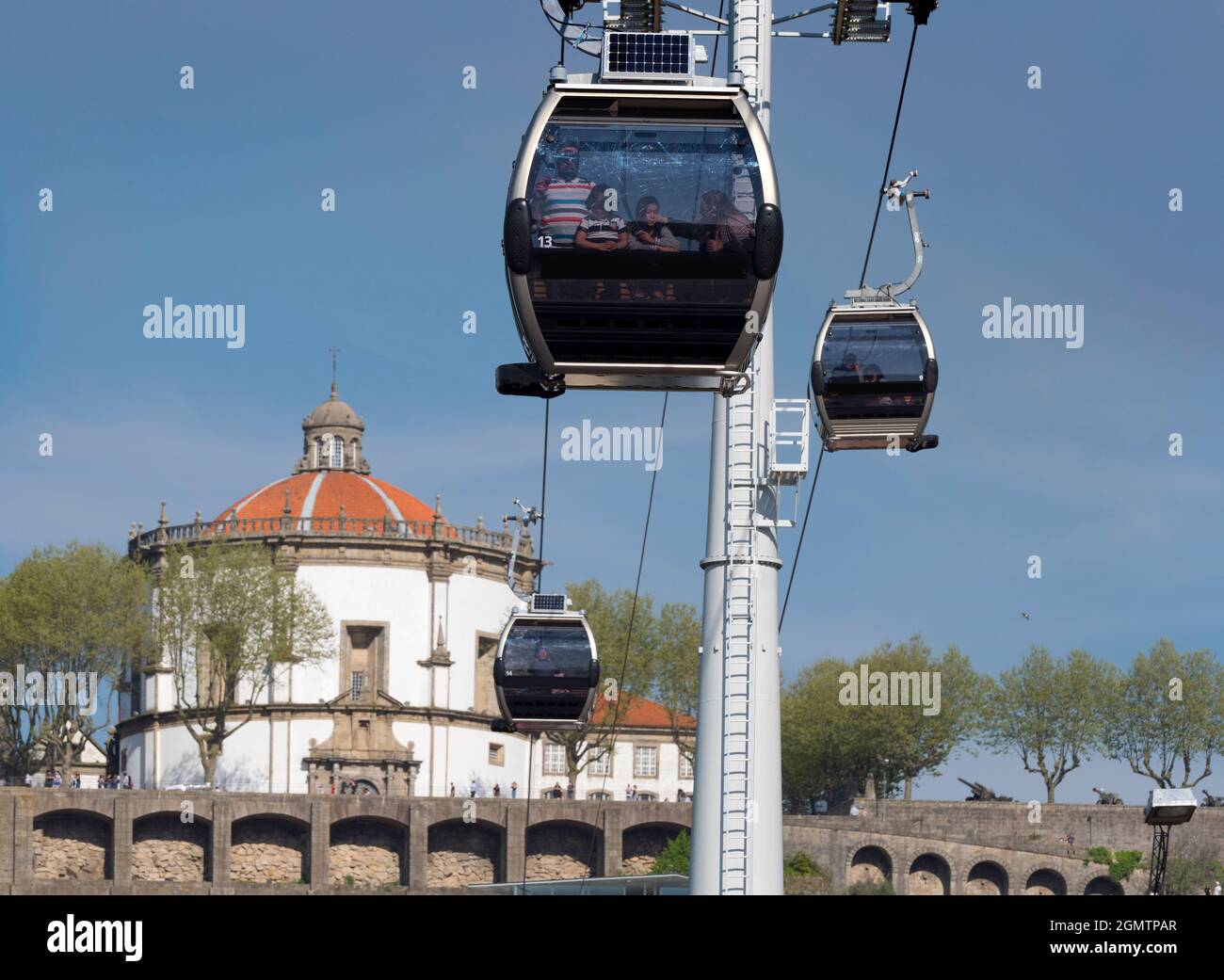 Porto, Portogallo - 9 aprile 2017 Porto è la seconda città del Portogallo dopo Lisbona. Situato sull'estuario del fiume Douro nel Portogallo settentrionale, è Foto Stock