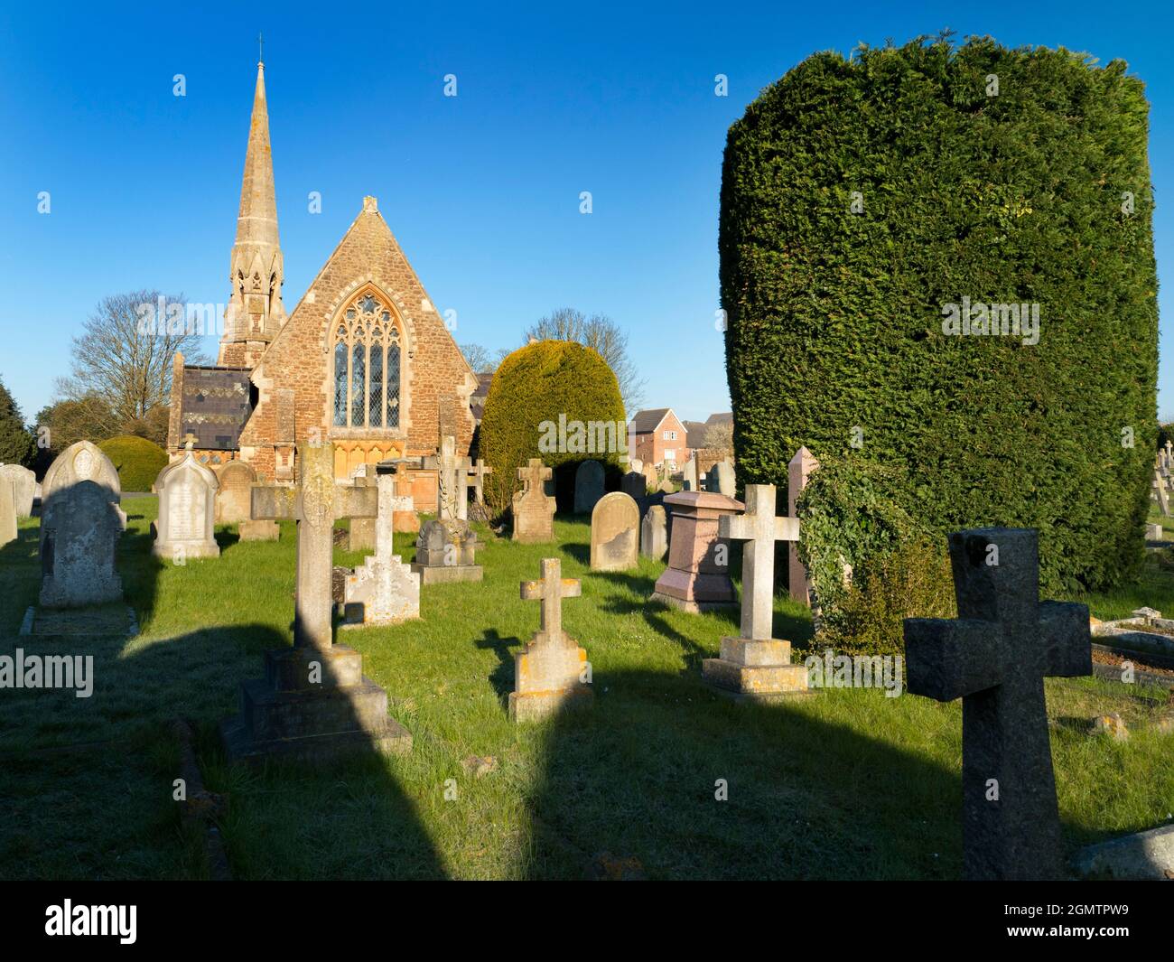 Abingdon, Oxfordshire, Inghilterra - 17 aprile 2021; nessuna gente in vista. Il vecchio cimitero di Abingdon, che guarda tranquillo in una bella primavera mattina. Recente Foto Stock