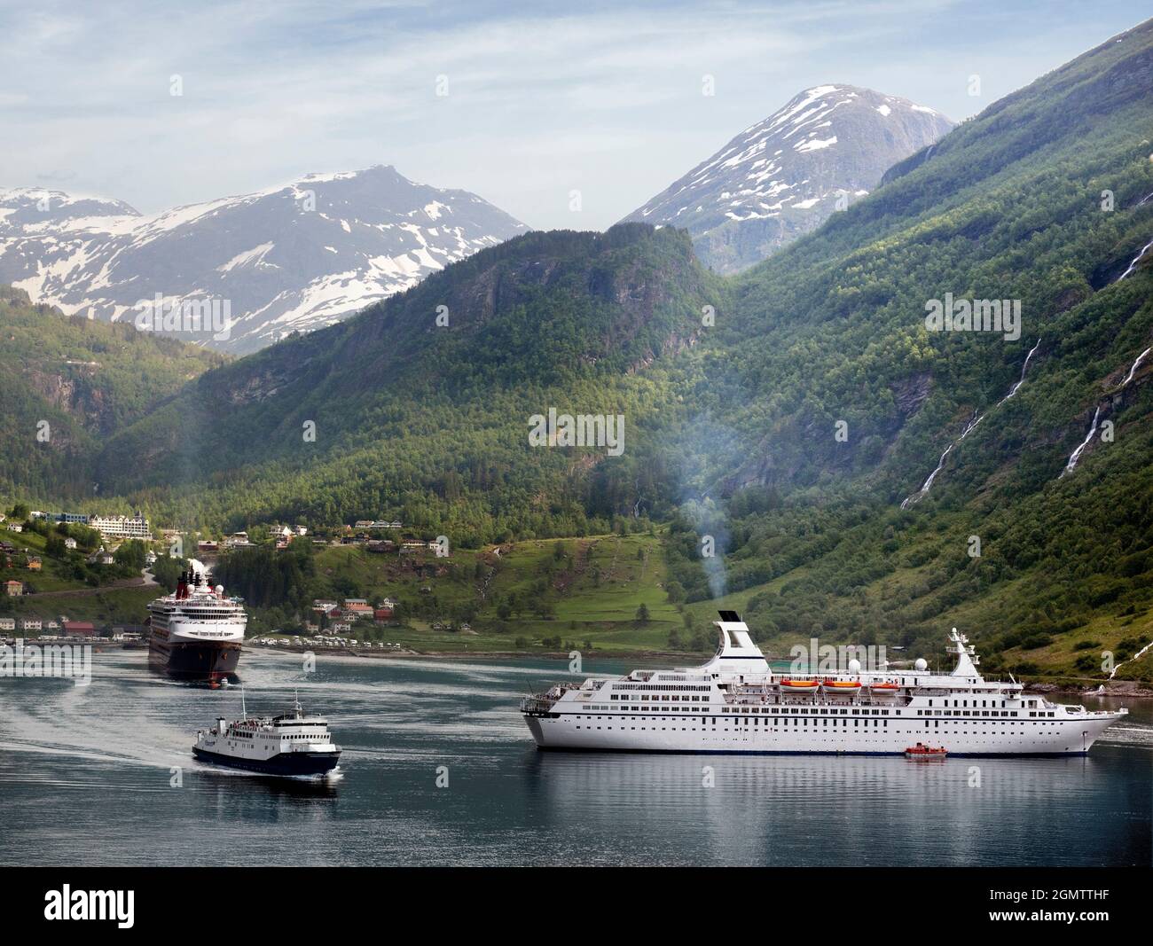 Il magnifico Geiranger Fjord si trova nella regione Sunnm¿re di M¿re og Romsdall, Norvegia. Una delle attrazioni turistiche più popolari della Norvegia, IT wa Foto Stock