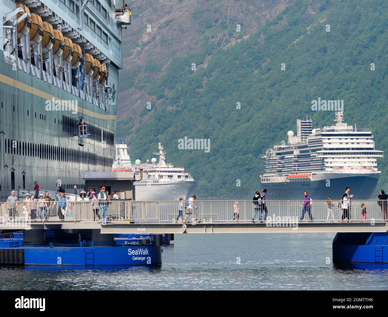 Il magnifico Geiranger Fjord si trova nella regione Sunnm¿re di M¿re og Romsdal, Norvegia. Era una delle attrazioni turistiche più popolari della Norvegia Foto Stock