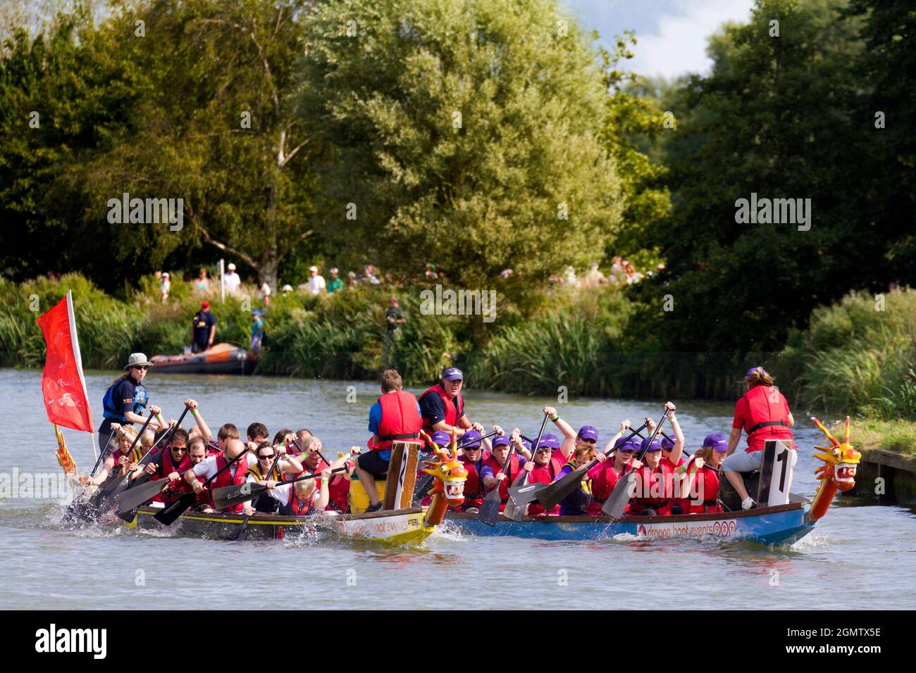 Abingdon, Oxfordshire, Regno Unito - Settembre 2012; Dragon Boat Day è un evento annuale di raccolta fondi di beneficenza, che si tiene sul fiume T. Foto Stock