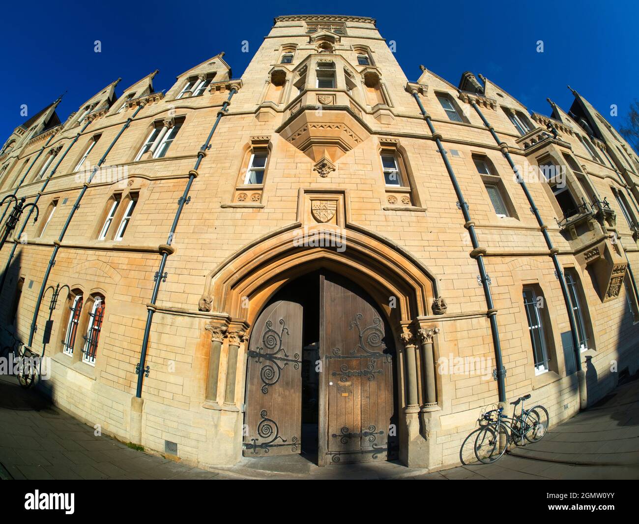 Oxford, Inghilterra - 29 gennaio 2020; nessuna gente in vista. Questa e' la facciata del Balliol College, di fronte a Broad Street. Uno dei college più antichi di Oxford, i Foto Stock Oxford, Inghilterra - 29 gennaio 2020; nessuna gente in vista. Questa e' la facciata del Balliol College, di fronte a Broad Street. Uno dei college più antichi di Oxford, i Foto Stock