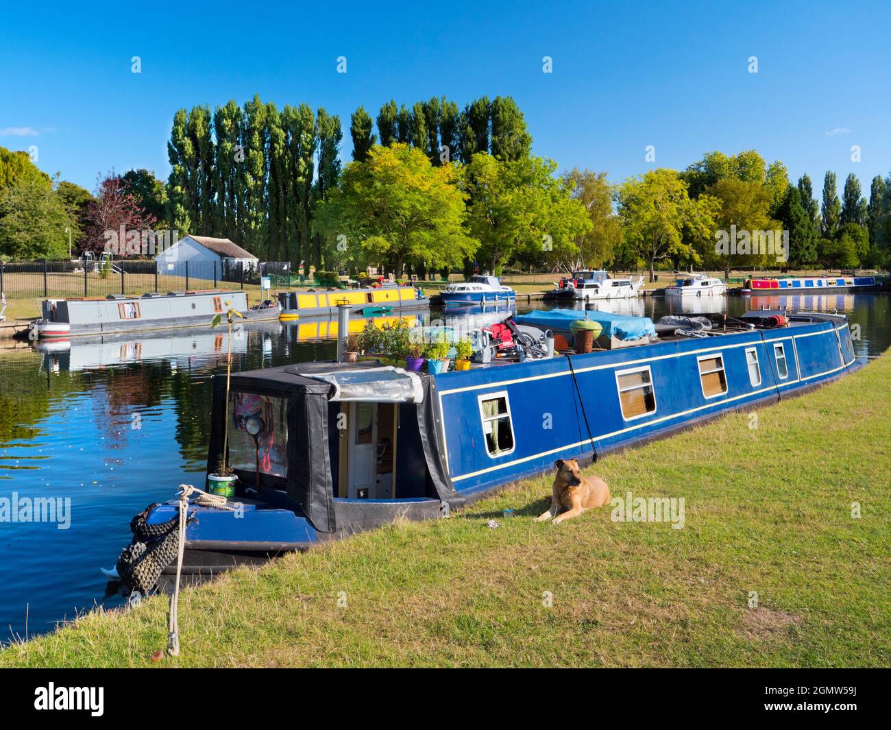 Abingdon, Inghilterra - 15 settembre 2019 Abingdon-on-Thames dichiara di essere la città più antica in Inghilterra. Qui vediamo la vista dal Tamigi in anticipo Foto Stock