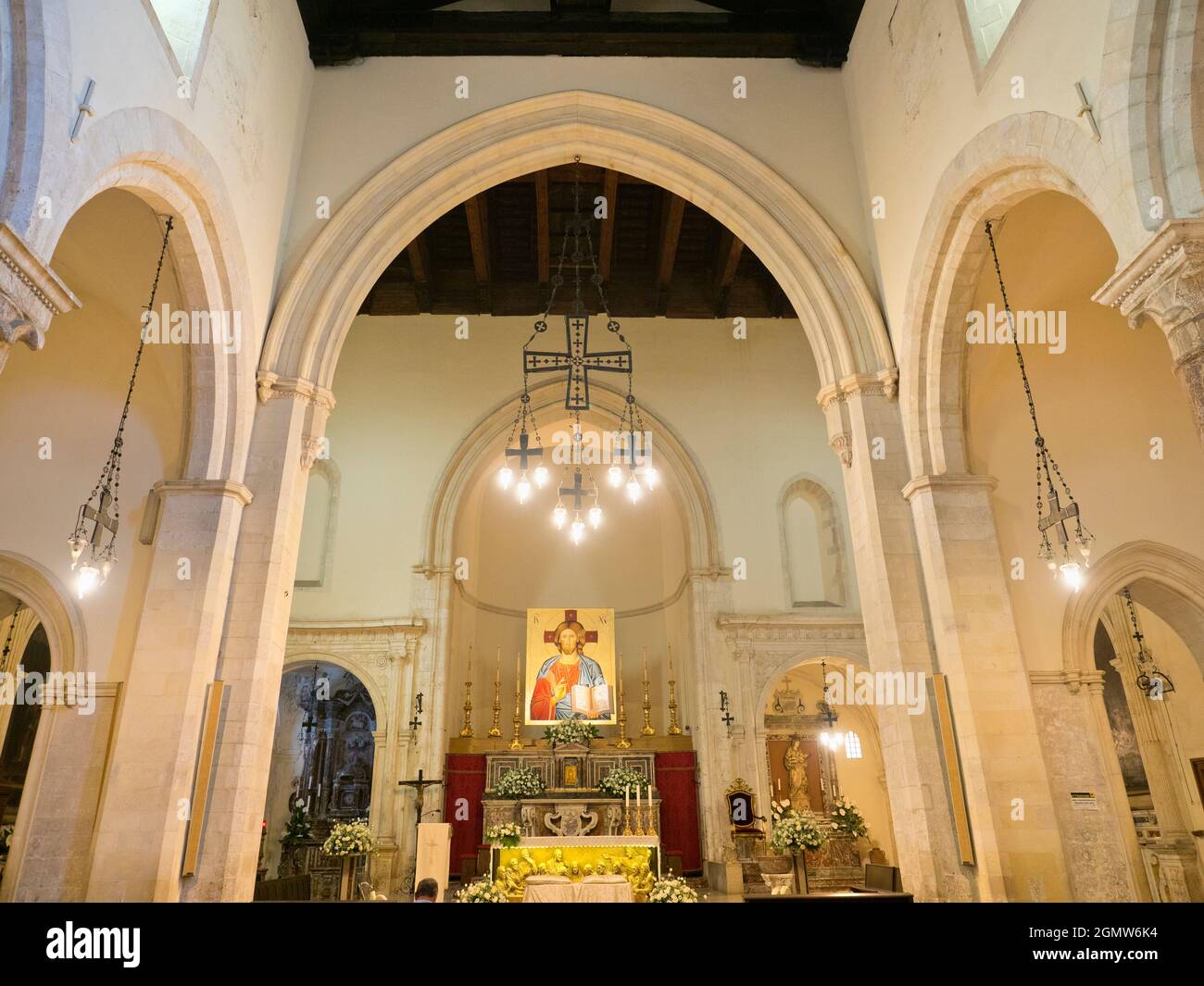 Taormina, Sicilia, Italia - 20 settembre 2019 all'interno della piccola chiesa di Sant'Agostino a Taormina, Sicilia. Taormina è un'incantevole piccola stoppa collinare Foto Stock