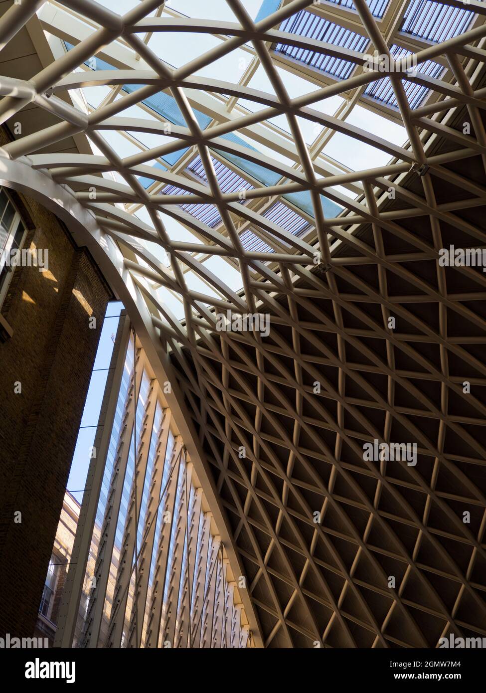 Londra, Inghilterra - 16 settembre 2018 London King's Cross e la sua vicina St Pancras sono tra le stazioni ferroviarie più trafficate del Regno Unito. Entrambi sono gr Foto Stock