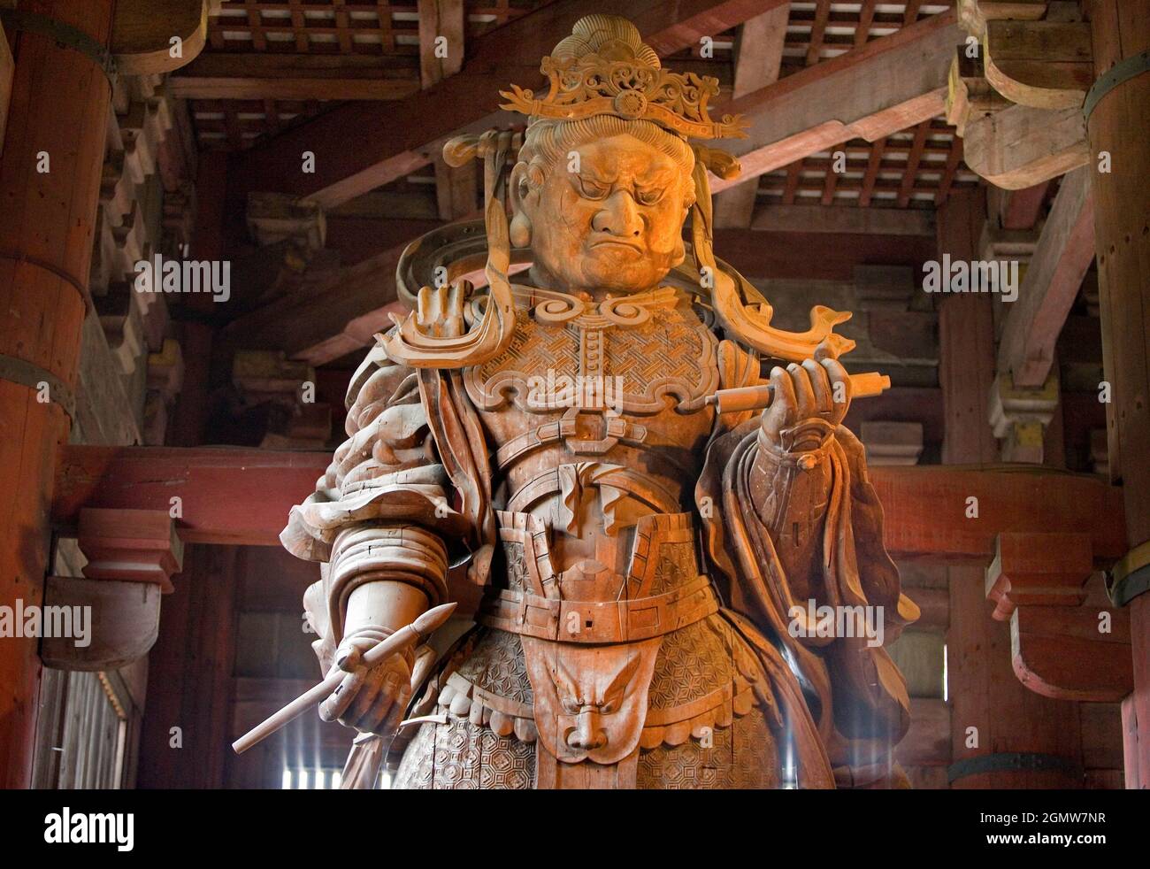 Nara, Giappone - 3 novembre 2005; Todai-ji è un complesso di templi buddisti, che una volta era uno dei sette grandi Templi potenti, situato nella città di Na Foto Stock