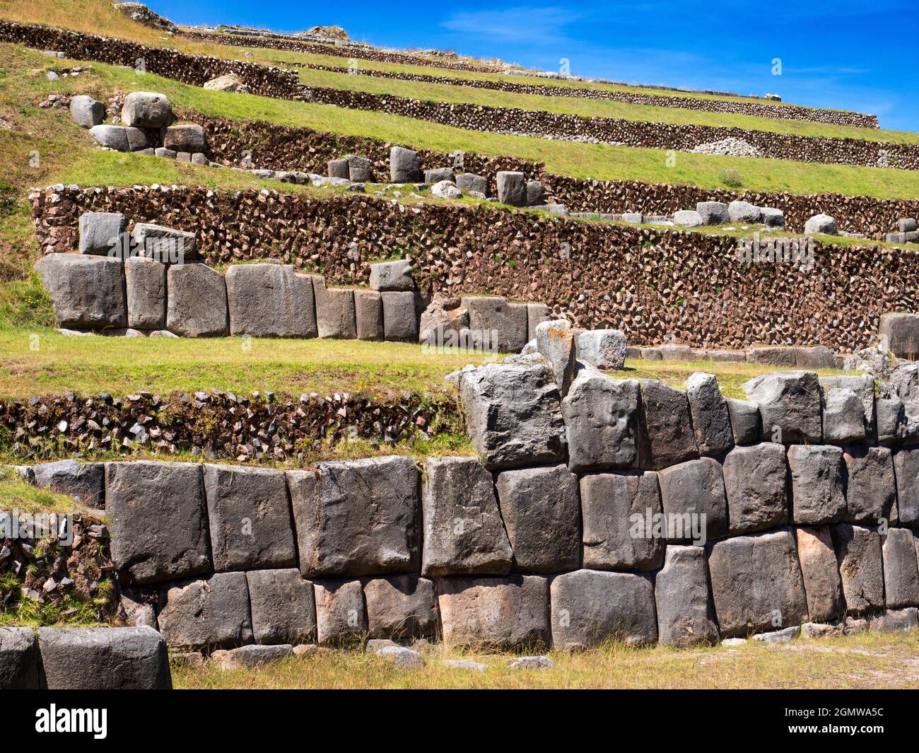 Sacsayhuaman, Perù - 15 maggio 2018 le antiche rovine Inca a Sacsayhuaman si trovano ad un'altitudine di 3.700 metri che domina la città di Cusco, l'ancien Foto Stock