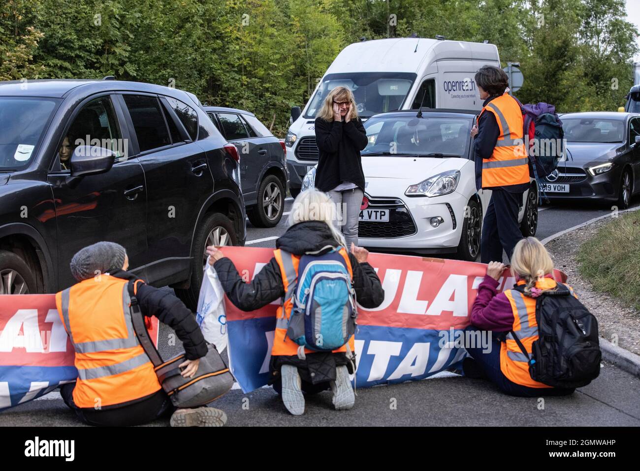 FOTO:JEFF GILBERT “insulare l’azione di protesta della Gran Bretagna, lunedì 20 settembre 2021. "Isola la Gran Bretagna" al bivio 19 / Chorleywood uscita immagine Foto Stock