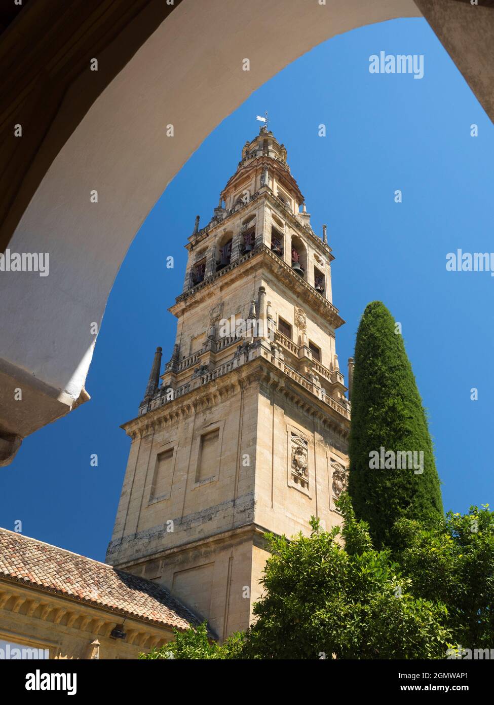 Cordoba, Spagna - 16 maggio 2015; nessuna gente in vista. La moschea-cattedrale di Mezquita a Cordoba, in Spagna, è un edificio davvero affascinante con un evento Foto Stock