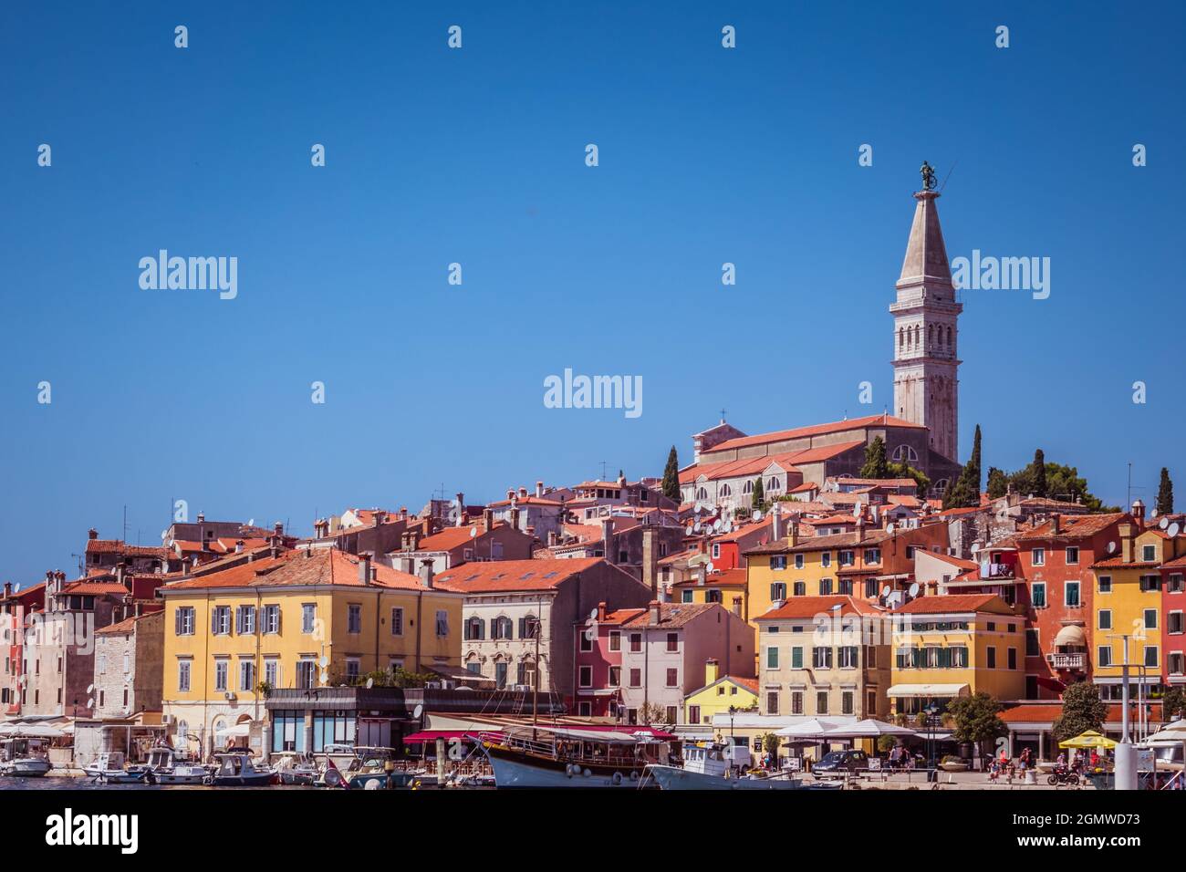 Panorama della città romantica città portuale di Rovigno in Croazia Foto Stock