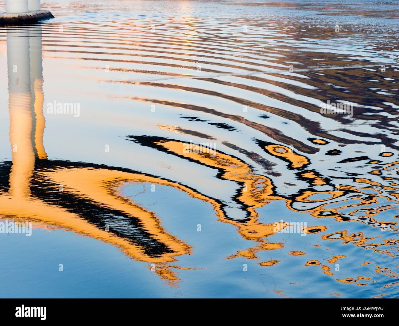 Porto è la seconda città del Portogallo dopo Lisbona. Situato sull'estuario del fiume Douro nel Portogallo settentrionale, è uno dei più antichi centri abitati Foto Stock