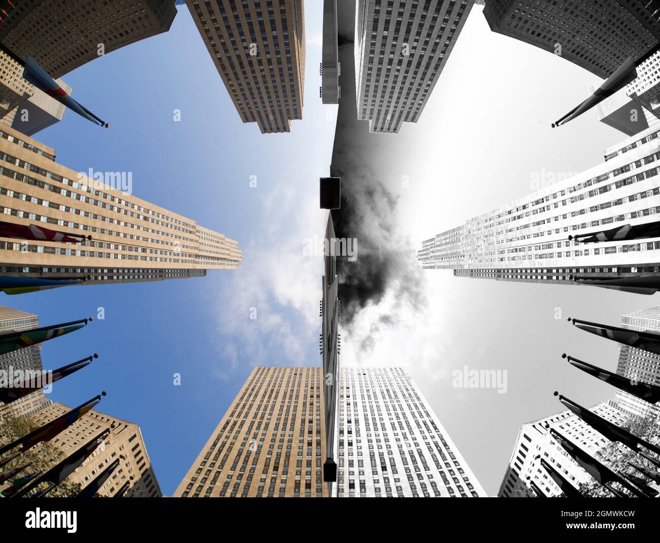New York, USA - 11 aprile 2013; nessuna gente in vista. Il Rockefeller Center, un pezzo iconico della grandiosa architettura di New York, è un grande complesso di com Foto Stock