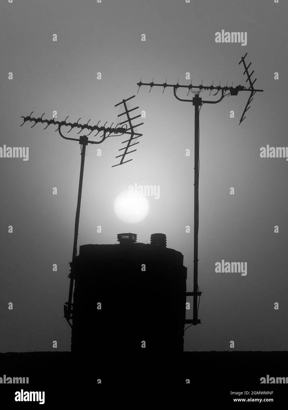 Oxfordshire, Inghilterra - 22 novembre 2020; nessuna gente in vista. Non vedi più molte di queste cose: Vecchie antenne TV dell'era analogica. In un momento in cui Foto Stock