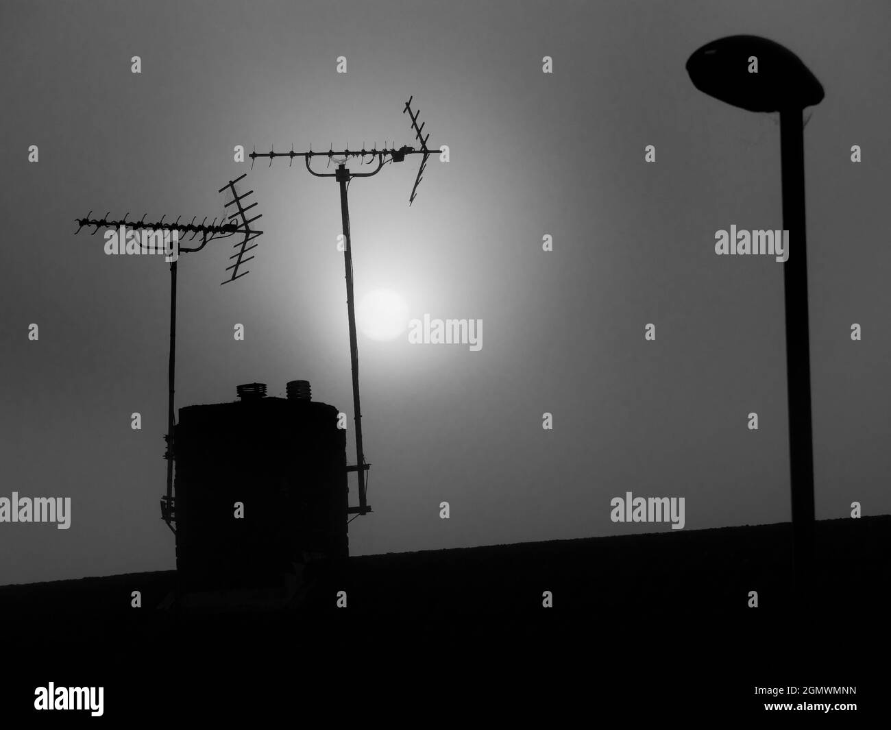 Oxfordshire, Inghilterra - 22 novembre 2020; nessuna gente in vista. Non vedi più molte di queste cose: Vecchie antenne TV dell'era analogica. In un momento in cui Foto Stock