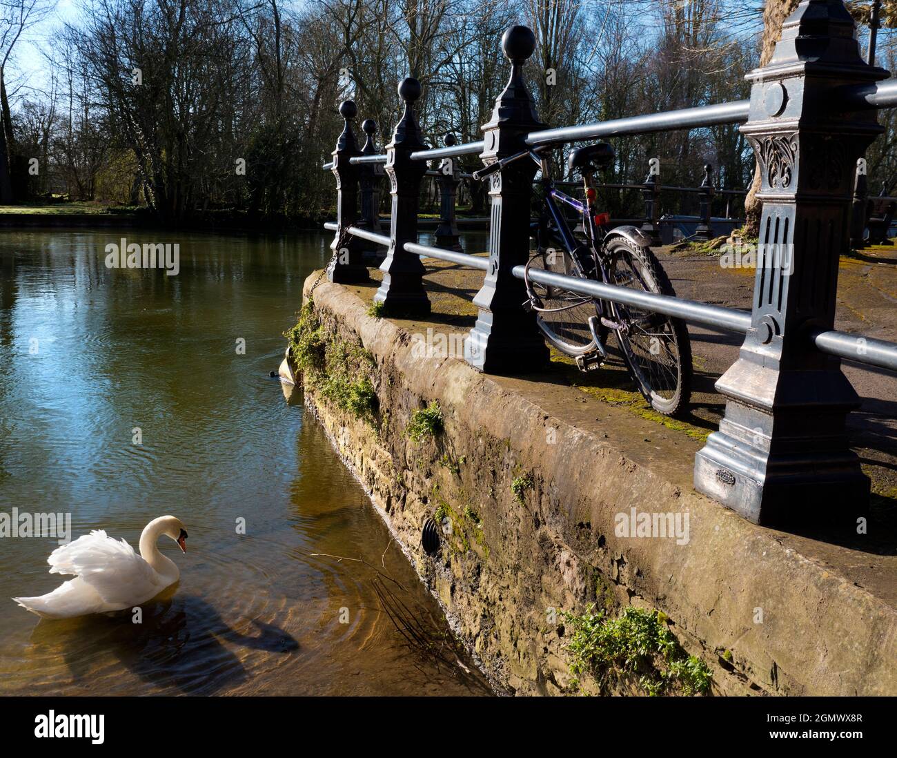 Abingdon, Inghilterra - 16 marzo 2020; nessuna gente in vista. Saint Helen's Wharf è un luogo di bellezza famoso sul Tamigi, appena a monte del medievale Foto Stock