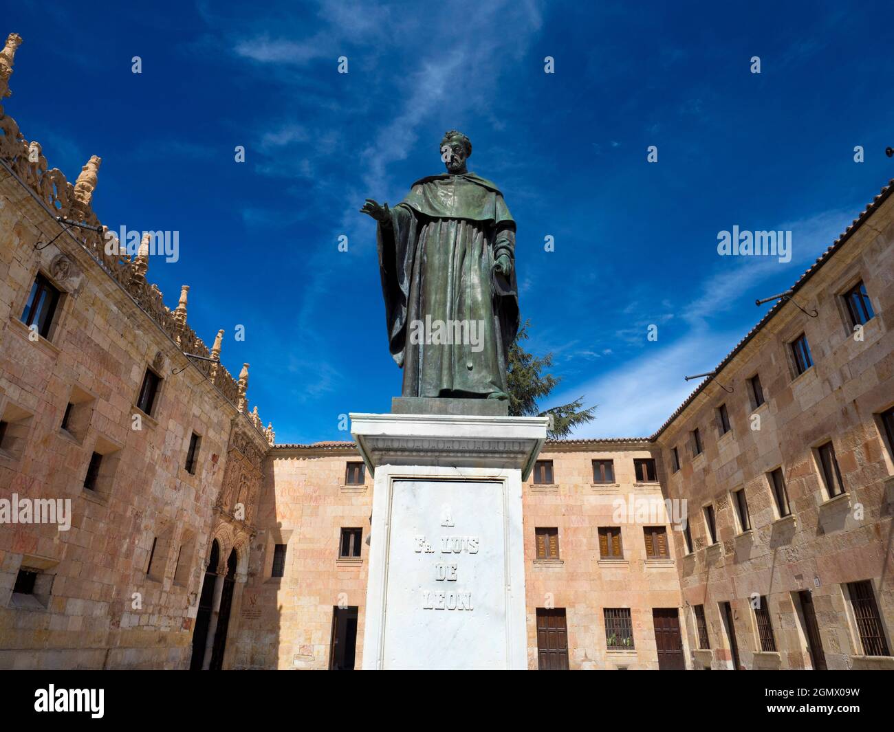 Salamanca, Spagna - 13 aprile 2017; nessuna gente in vista. Fray Luis de Leon era un famoso poeta lirico spagnolo, frate agostiniane, teologo e accademico, wh Foto Stock