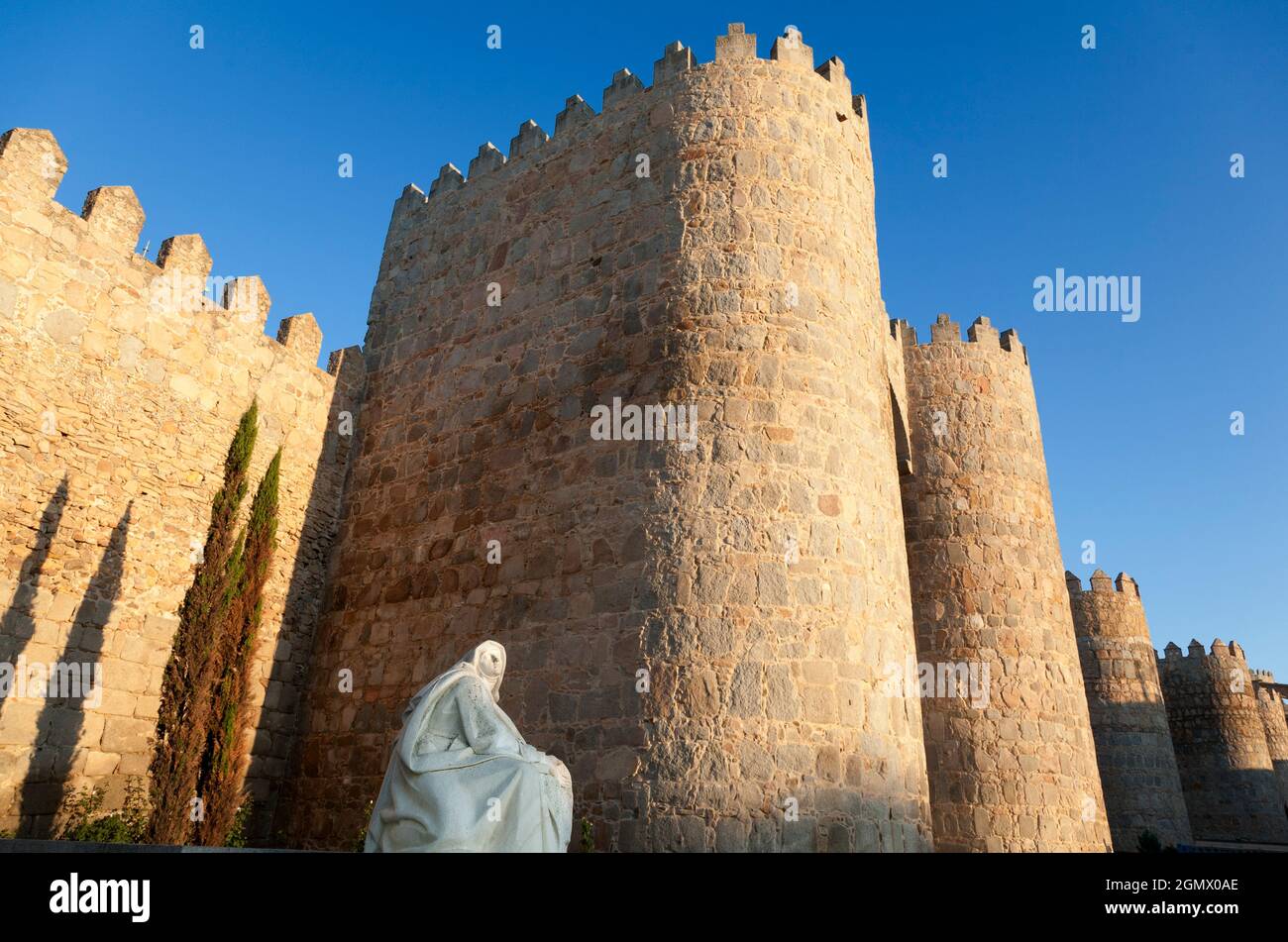 Le mura medievali intatte di Santa Maria risalgono ai secoli XI-14. La