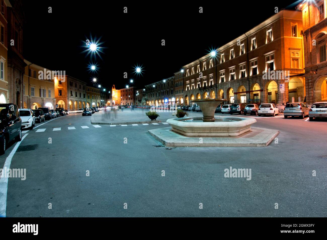 Piazza del Popolo, Paesaggio notturno, San Severino Marche, Macerata, Marche, Italia, Europa Foto Stock