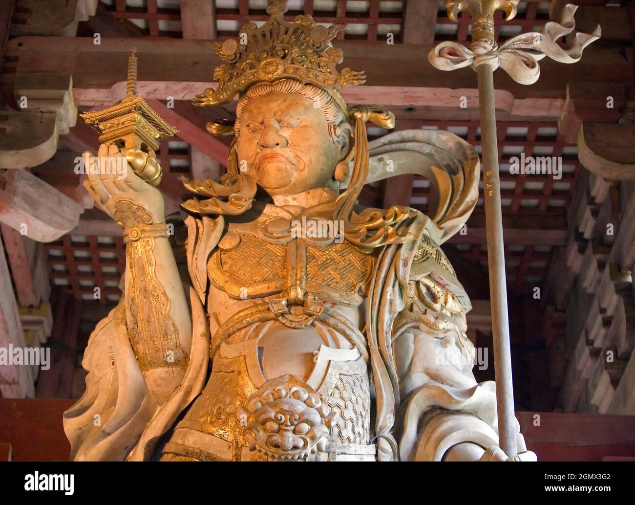 Nara, Giappone - 3 novembre 2005; Todai-ji è un complesso di templi buddisti, che una volta era uno dei sette grandi Templi potenti, situato nella città di Na Foto Stock