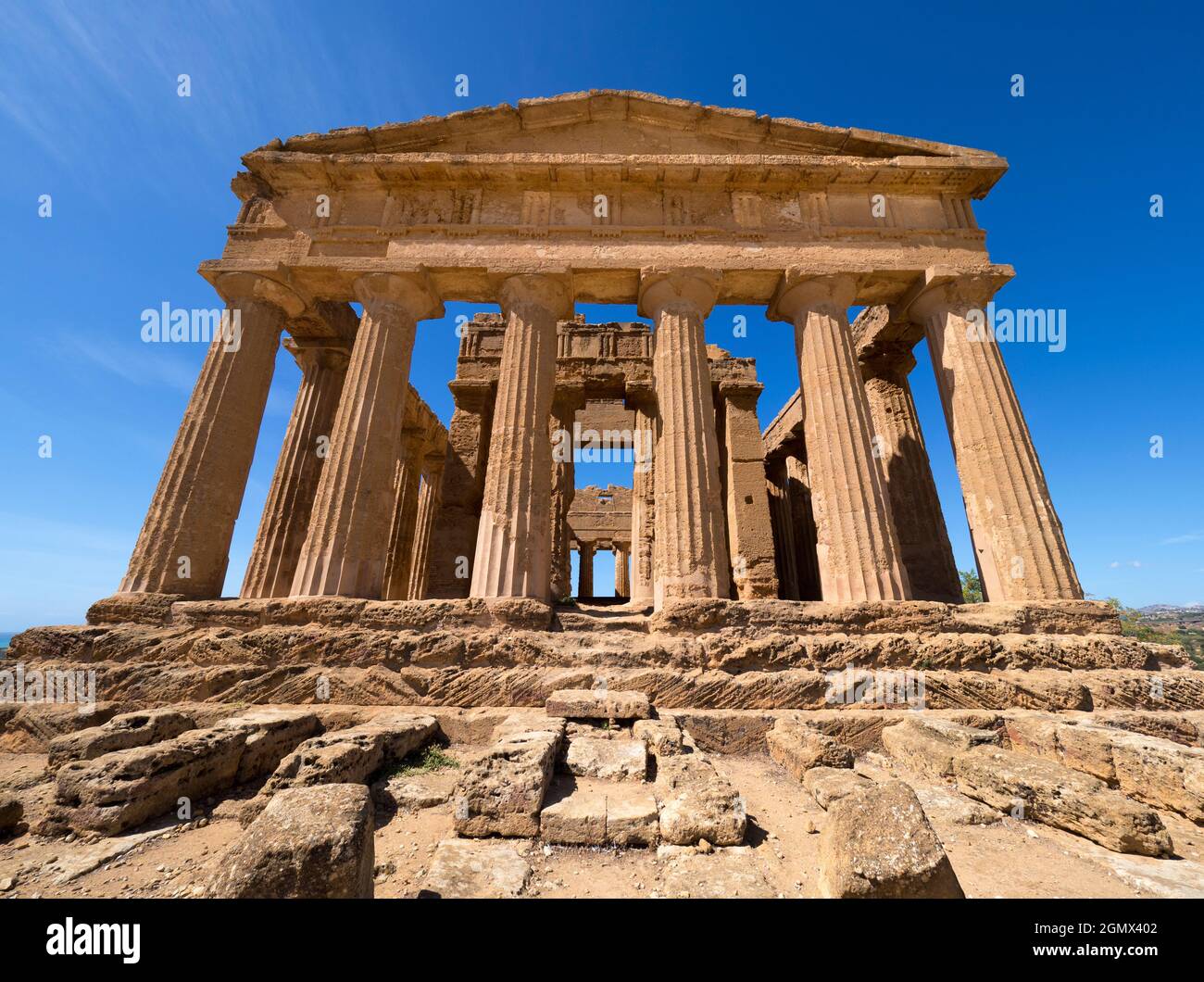 Agrigento, Sicilia, Italia - 24 settembre 2019; nessuna gente in shot. Affacciato sul Mediterraneo, il Tempio della Concordia è un antico tempio greco Foto Stock