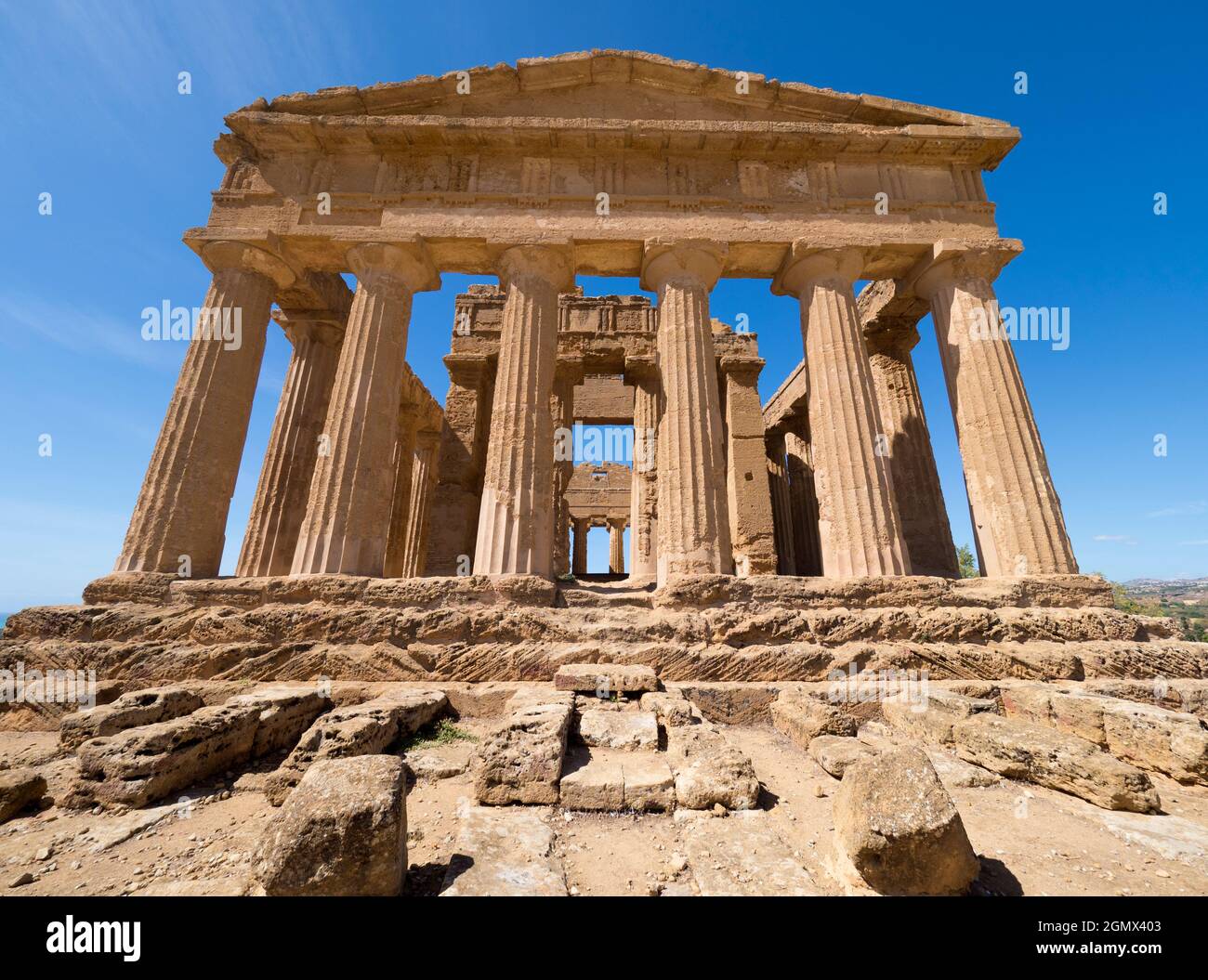 Agrigento, Sicilia, Italia - 24 settembre 2019; nessuna gente in shot. Affacciato sul Mediterraneo, il Tempio della Concordia è un antico tempio greco Foto Stock