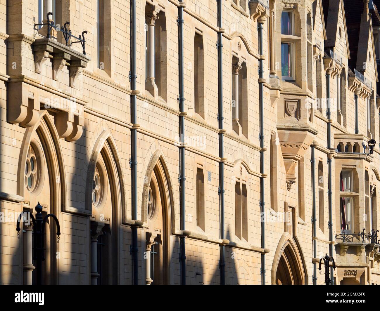 Oxford, Inghilterra - 29 Gennaio 2020 questa e' la facciata del Balliol College, di fronte a Broad Street. Uno dei college più antichi di Oxford, è stato fondato intorno Foto Stock