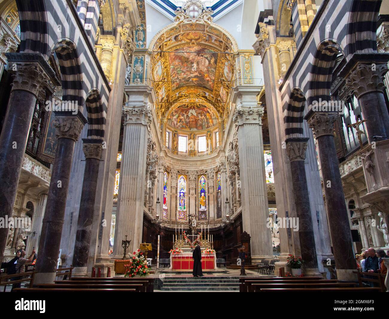 Genova, Italia - Giugno 2013; la cattedrale che oggi è San Lorenzo, Genova, fu fondata probabilmente nel V o VI secolo d.C., dedicata a Santa Sirus, bis Foto Stock