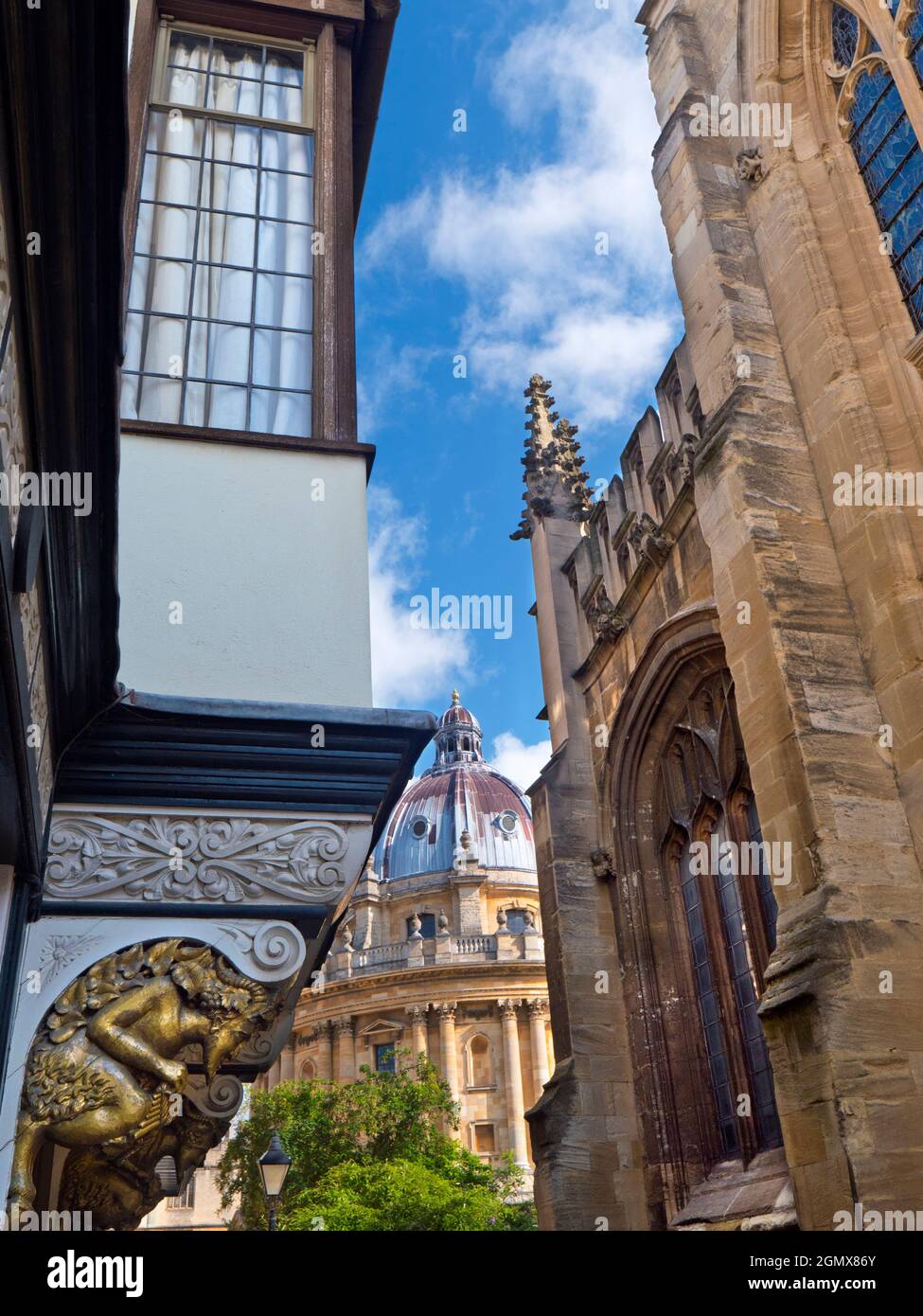 Oxford, Inghilterra - 15 agosto 2019; No People. Radcliffe Square si trova nel cuore della storica Oxford. Al centro del palcoscenico si tiene il round Radcliffe CA Foto Stock