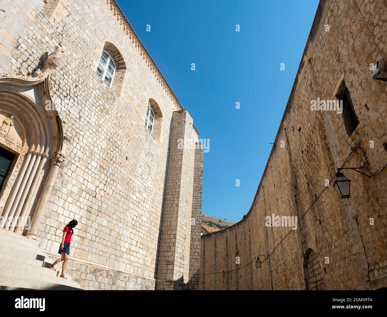 Dubrovnik è una città storica croata sul mare Adriatico, nella regione della Dalmazia. Sito patrimonio dell'umanità dell'UNESCO, è uno dei più importanti di Foto Stock