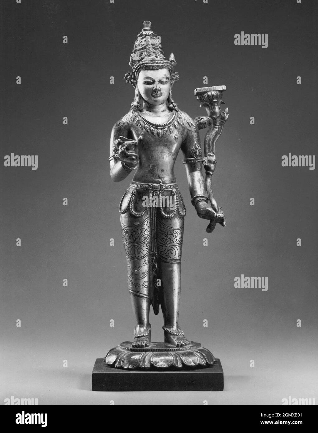 Manjushri, la Bodhisattva della saggezza trascendente. Data: 12 ° secolo;  Cultura: Tibet; Medio: Ottone con tracce di doratura e colore; dimensioni:  H Foto stock - Alamy