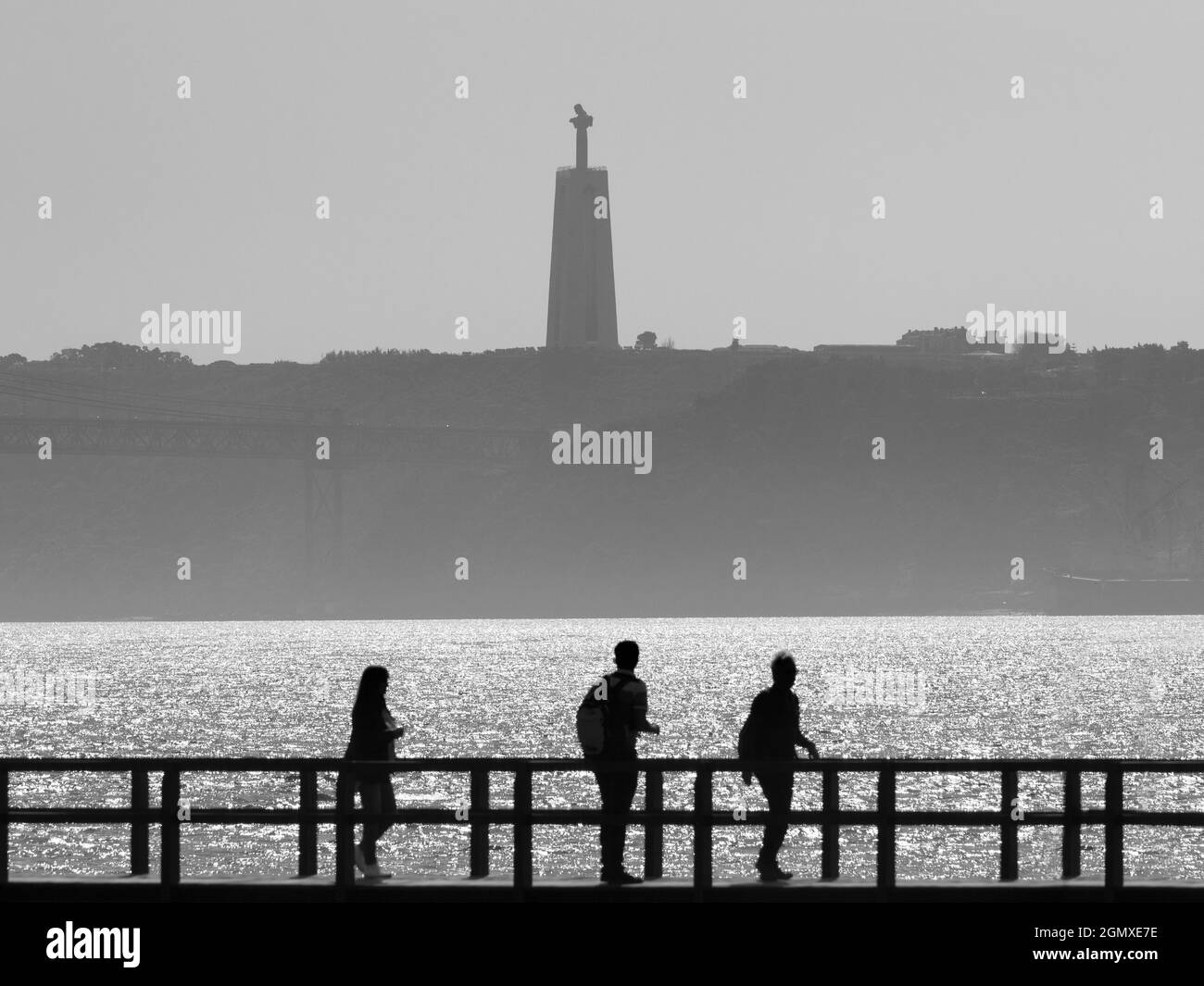 Lisbona, Portogallo - 8 maggio 2019; tre persone in vista. Con una storia che risale all'epoca preistorica, Lisbona è una delle più antiche d'Europa e della worldÕs Foto Stock
