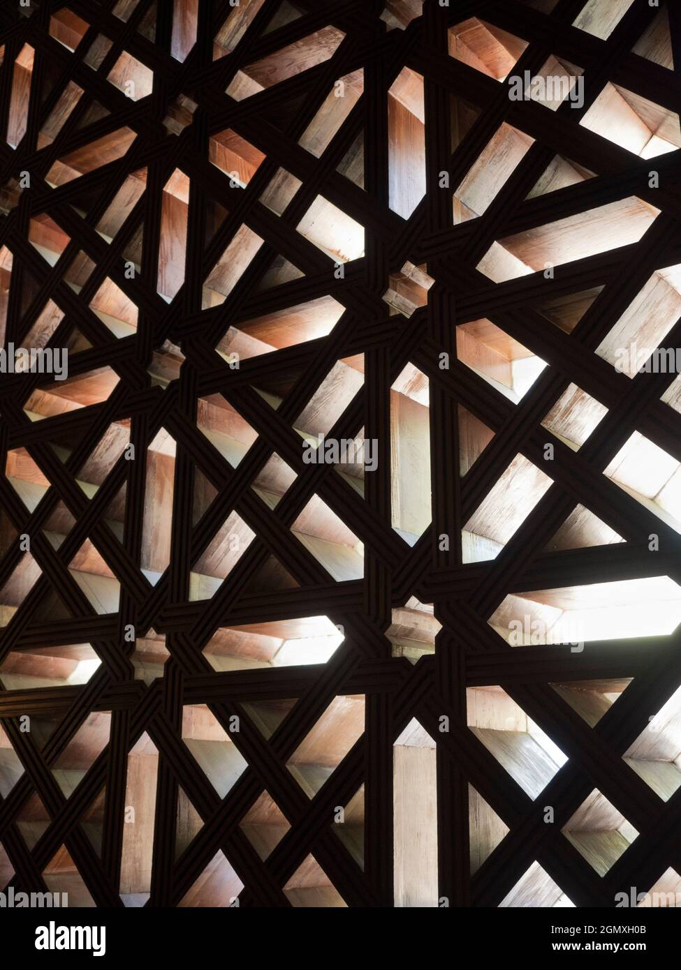 Cordoba, Spagna - 16 maggio 2015; nessuna gente in vista. La moschea-cattedrale di Mezquita a Cordoba, in Spagna, è un edificio davvero affascinante con un evento Foto Stock