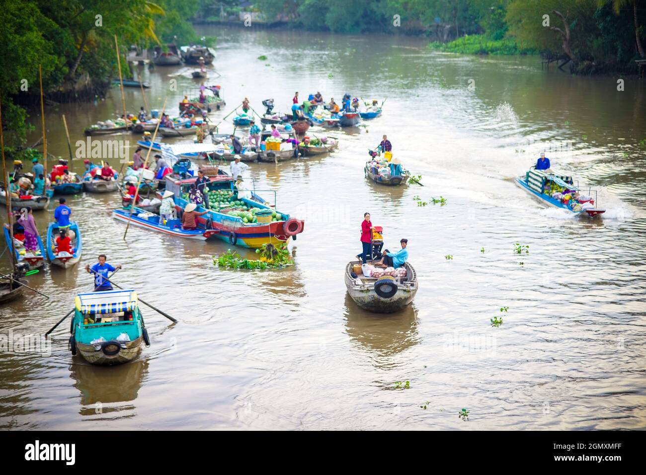 Mercato galleggiante nella città di Can Tho nel Vietnam meridionale Foto Stock